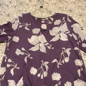 Floral/tropical tab sleeve top.